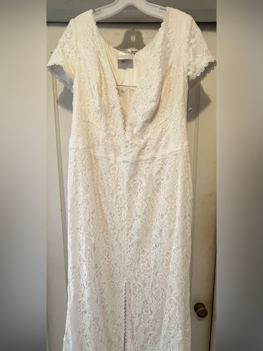White Lace V-Neck Bridal Wedding Dress